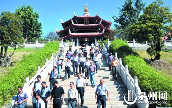 交通費(fèi)用、住宿費(fèi)、購(gòu)物費(fèi)……旅游成節(jié)日消費(fèi)大頭