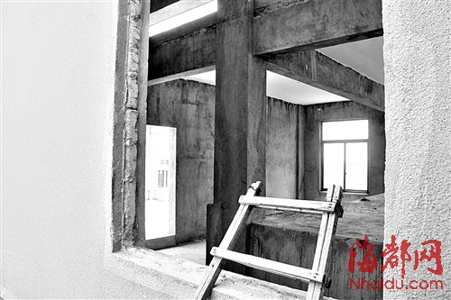 莆田小區(qū)頂樓“葡萄架” 咋成實體房？