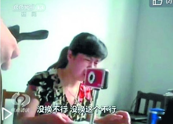 小伙返鄉(xiāng)6次辦護(hù)照遭刁難1