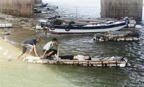 一年輕女子從廈門大橋跳下