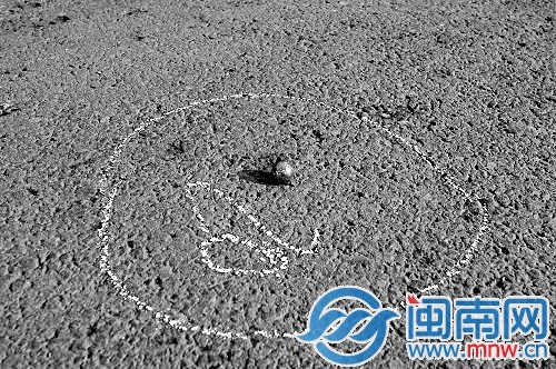 爆炸后，現(xiàn)場散落的鋼珠