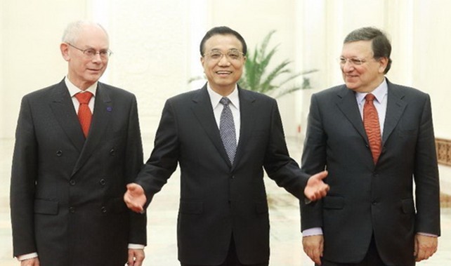 李克強(qiáng)同范龍佩、巴羅佐舉行第十六次中國歐盟領(lǐng)導(dǎo)人