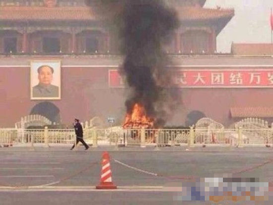 汽車撞擊天安門金水橋起