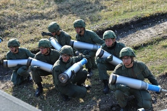 新加坡士兵在接受訓(xùn)練