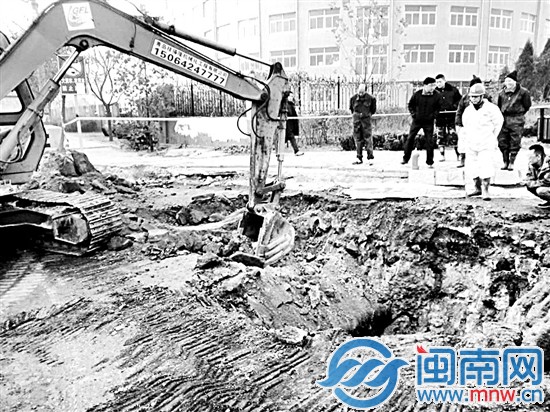 青島輸油管道爆炸案遇難人數(shù)增至55人1