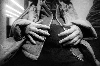 在開庭前的等待中