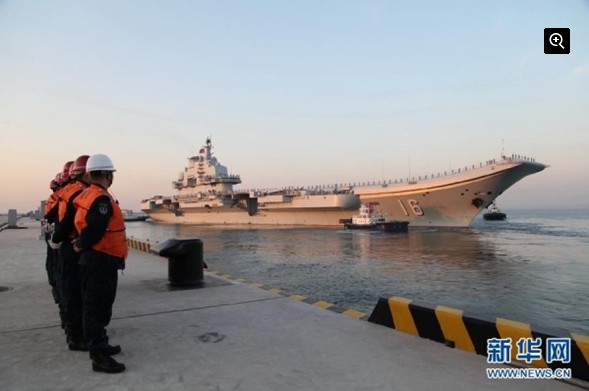 遼寧艦26日上午從青島某軍港解纜起航。