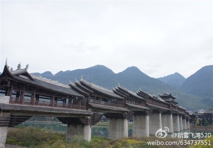 這是重慶濯水古鎮(zhèn)風(fēng)雨廊橋火災(zāi)前圖片