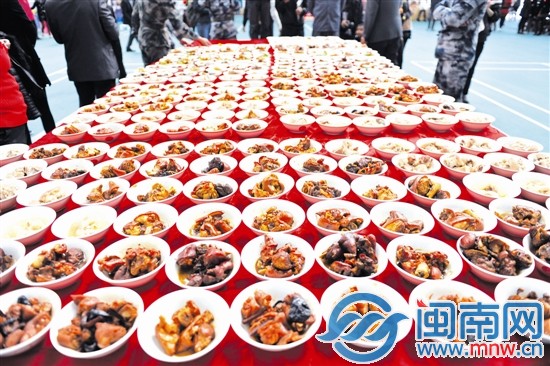 滿桌豬腳讓人咽口水