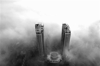 五日，江蘇省南通市大霧籠罩