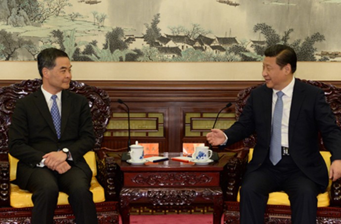 習(xí)近平會(huì)見(jiàn)梁振英1