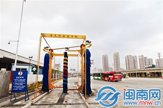 大型的自動洗車機(jī)