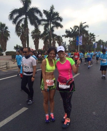 最美馬拉松女孩火了 跑步狂人要跑100個(gè)全程5