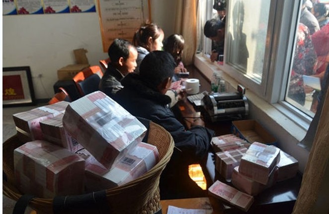 四川一村莊現(xiàn)場分紅1300余萬