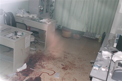 19歲患者鐵管打死醫(yī)生2