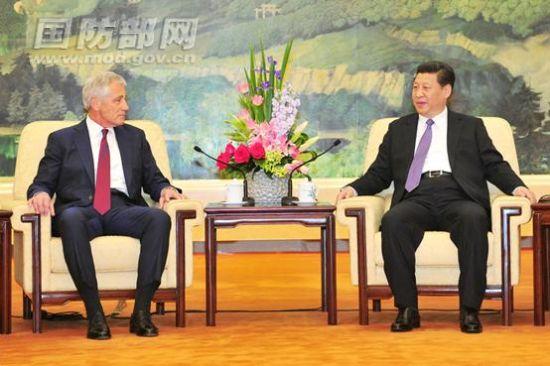 習(xí)近平會(huì)見美國國防部長(zhǎng)哈格爾(圖)