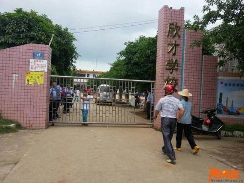 海南小學(xué)生春游大巴事故現(xiàn)場3