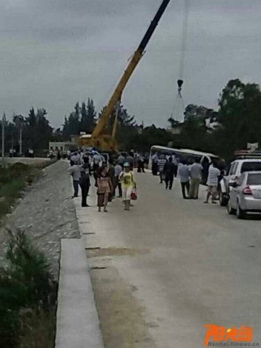 海南小學(xué)生春游大巴事故現(xiàn)場5