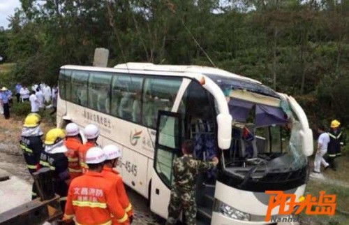 海南小學(xué)生春游大巴事故現(xiàn)場9