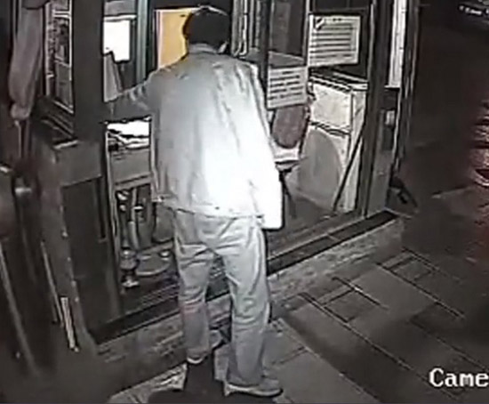 云南高院法官打保安磕頭求饒1