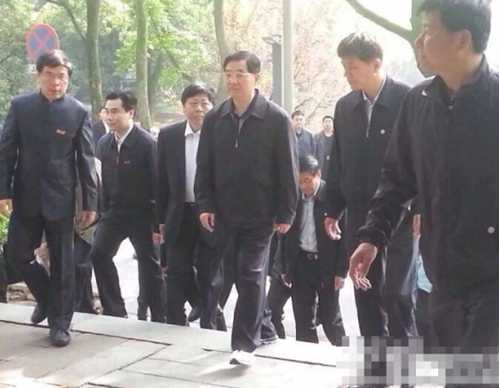 胡錦濤到訪湖南大學(xué)，參觀岳麓書院。