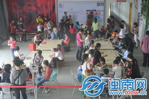 兩個(gè)小時(shí)的手工活動很熱鬧