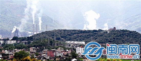 從高速公路上就能看到濃煙滾滾