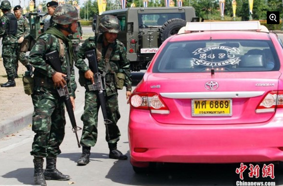 泰國曼谷，泰國軍方宣布全國軍事戒嚴(yán)以讓該國恢復(fù)秩