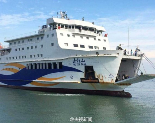 首批989名乘坐“五指山”客輪自越南返回的中方人員