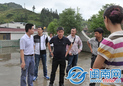 愛心企業(yè)家昨現(xiàn)場查看