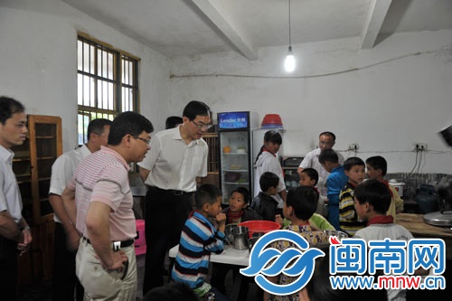 高向榮關(guān)心珍山小學(xué)的孩子們吃住問(wèn)題