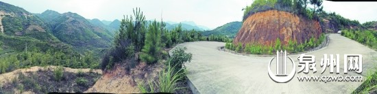 事發(fā)現(xiàn)場,是下坡又拐彎的路段