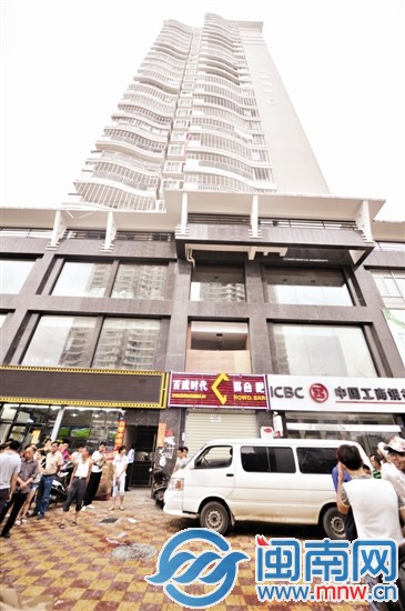 兩人留下婚紗照 手拉手25樓墜下