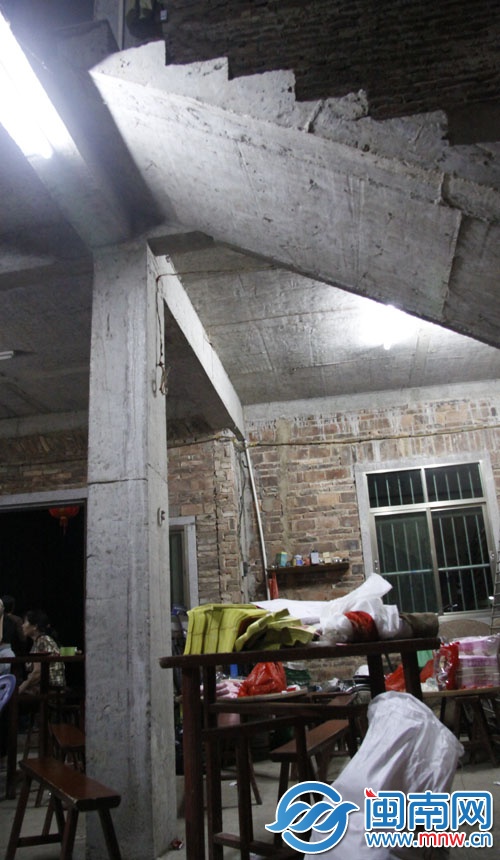 姚某從3.5米左右高的樓梯拐角墜落