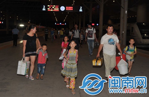 重慶直達泉州首趟動車