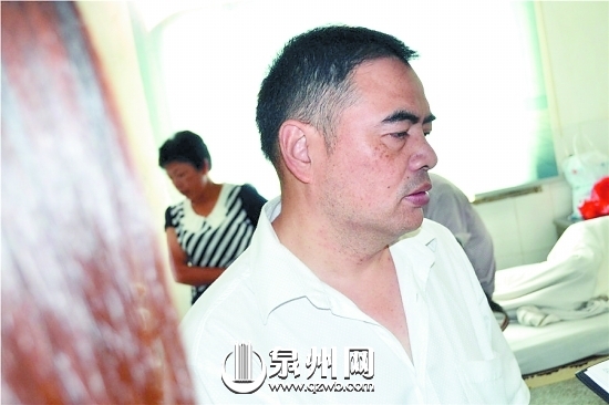 詹文金天天為妻兒的醫(yī)療費四處奔波