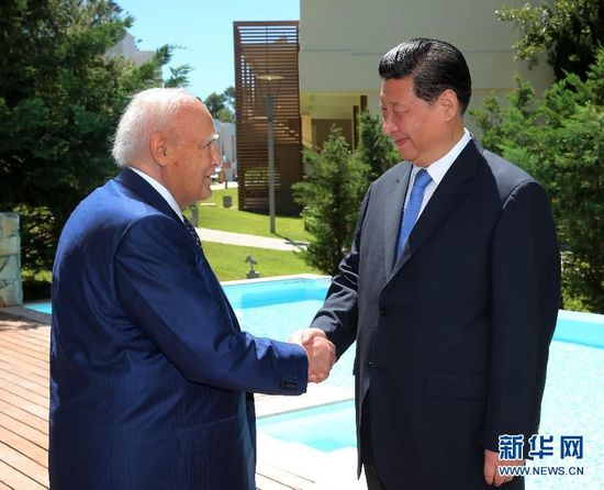 中國國家主席習(xí)近平在希臘羅德島會見希臘總統(tǒng)帕普利