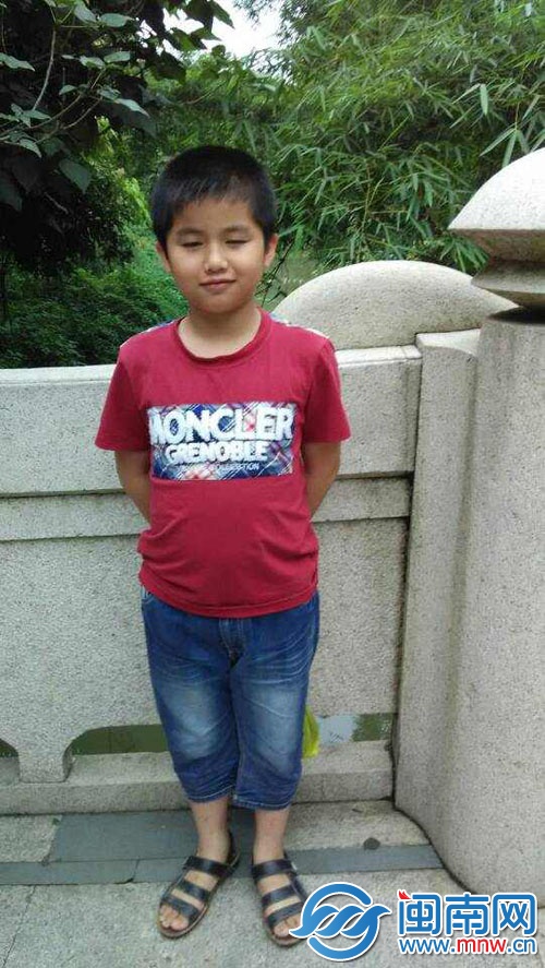 生病前，小少航是個(gè)肉乎乎的愛笑男孩